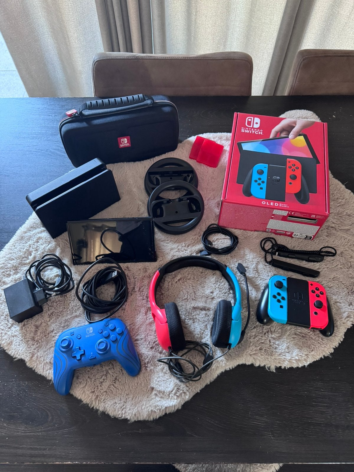Nintendo Switch OLED model + accessoires, Spelcomputers en Games, Spelcomputers | Nintendo Switch, Gebruikt, Switch OLED, Met 3 controllers of meer