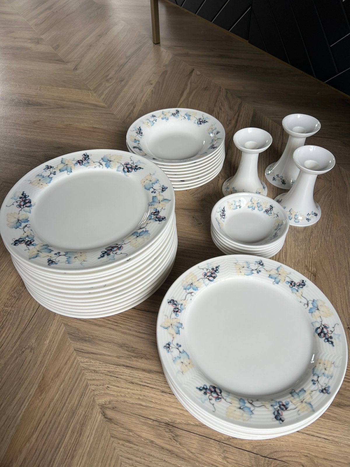 Villeroy & Boch servies 36 delig - 6 persoons druivenmotief, Ophalen, Porselein, Overige stijlen, Bord(en)