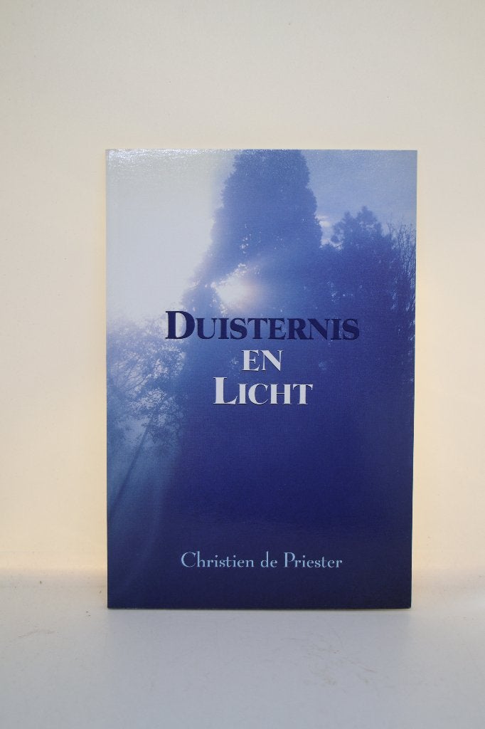 Duisternis en licht - Christien de Priester, Ophalen of Verzenden, Gelezen