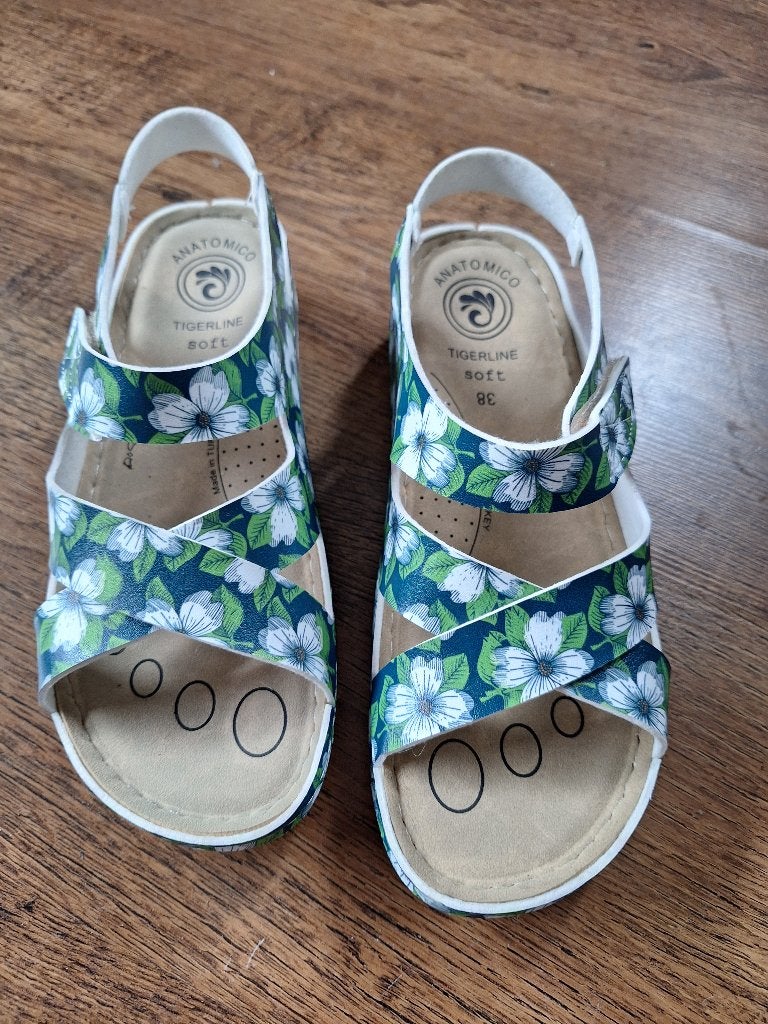 Nieuwe kleurrijke sandalen, maat 38, Overige kleuren, Nieuw, Sandalen of Muiltjes, Ophalen of Verzenden