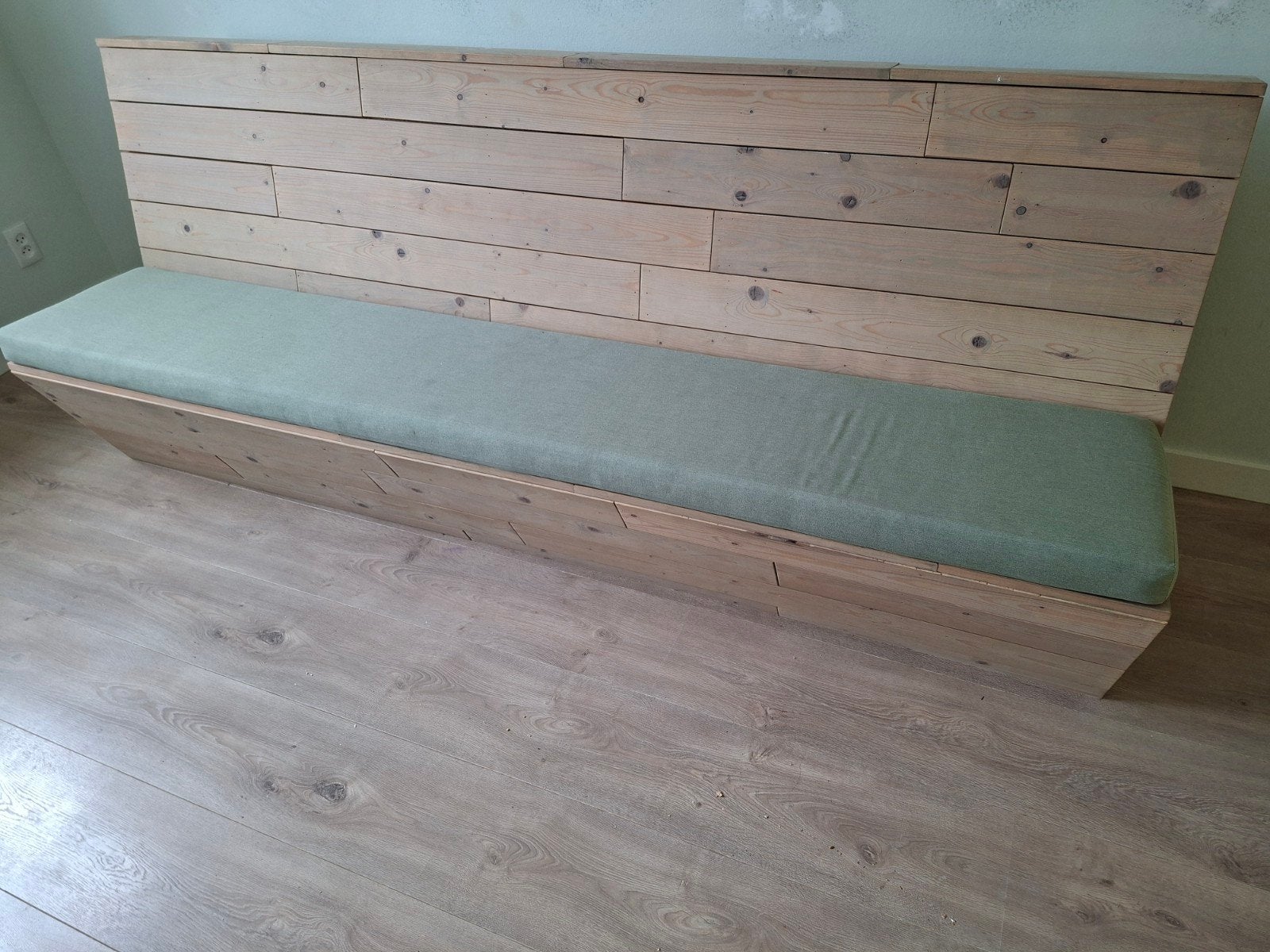 Zelfgemaakte houten bank met kussen, Gebruikt, Minder dan 75 cm, Rechte bank, Stof