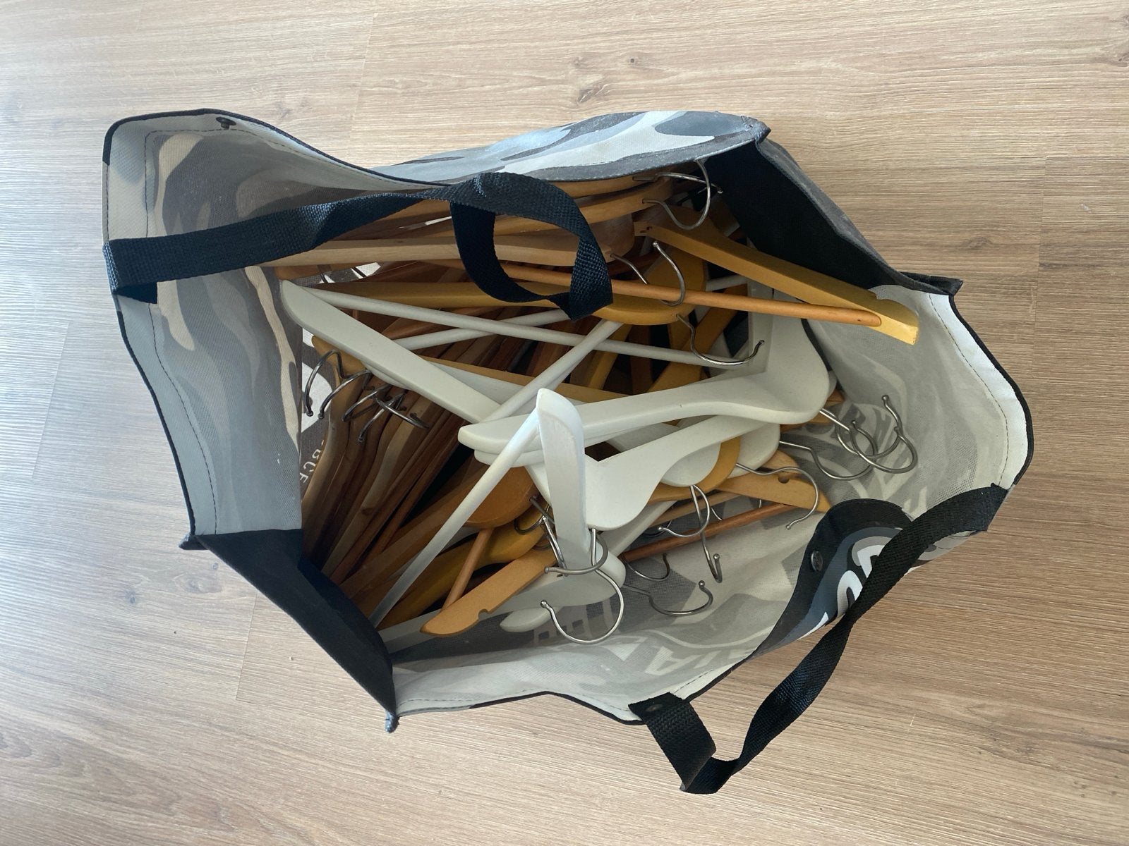 Diverse kledinghangers (hout, kunststof, metaal), Ophalen, Gebruikt, Hout, Volwassenen