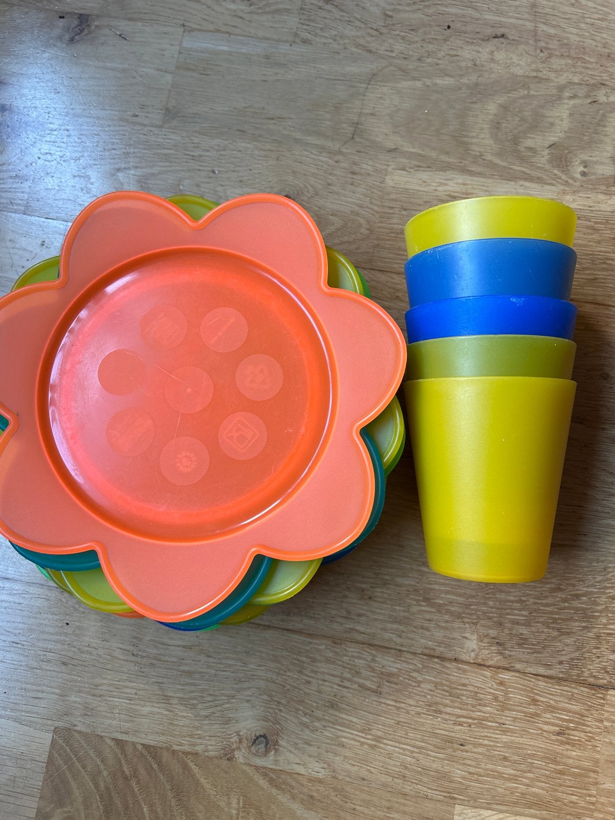 Kleurrijke kinderborden en bekers set, Ophalen of Verzenden, Gebruikt