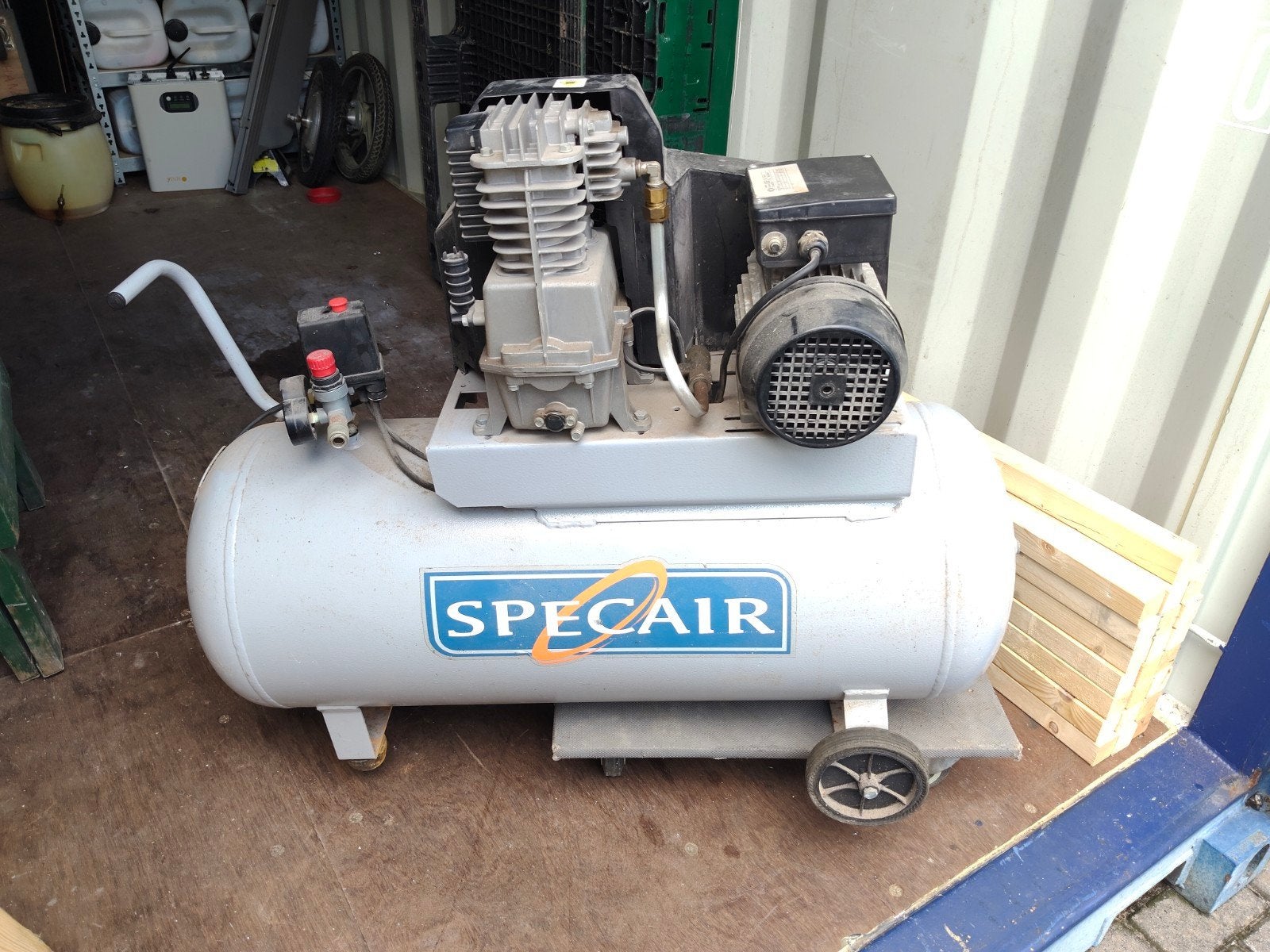 SpecAir Compressor 90L, Doe-het-zelf en Verbouw, 25 tot 100 liter, Ophalen, Gebruikt, Mobiel
