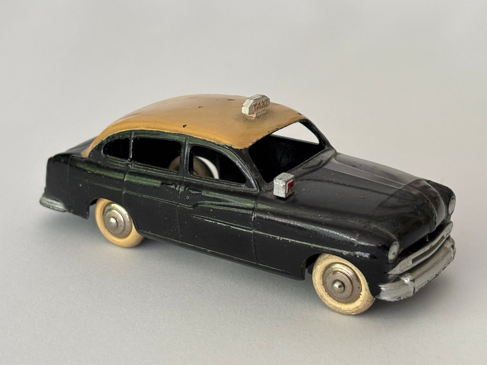 Franse Dinky Toys 24XT FORD VEDETTE TAXI 1953 Meccano France, Ophalen of Verzenden, Gebruikt, Auto, Dinky Toys