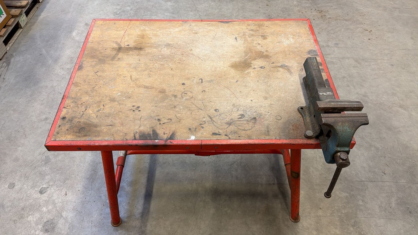 Inklapbare Werkbank met Bankschroef - Handig & Ruimtebespare, Doe-het-zelf en Verbouw, Werkbanken, Ophalen, Gebruikt, 70 tot 120 cm