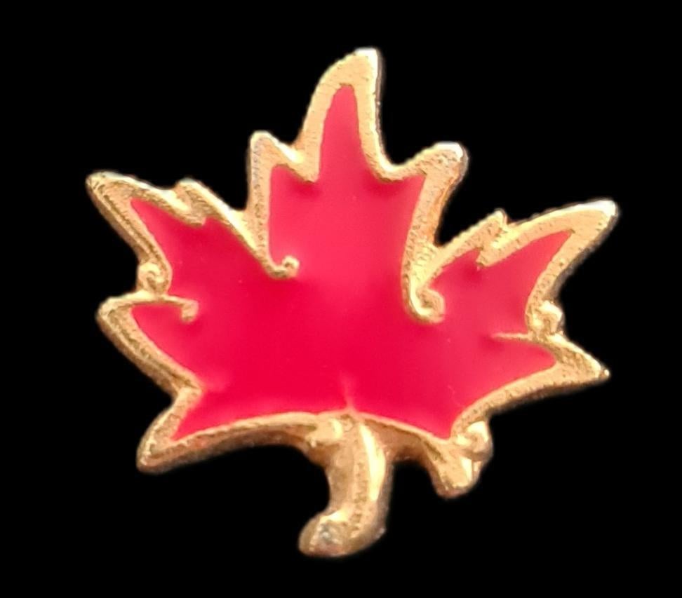 Canada Maple Leaf pin- rood epoxy, Verzamelen, Verzenden, Nieuw, Transport, Speldje of Pin