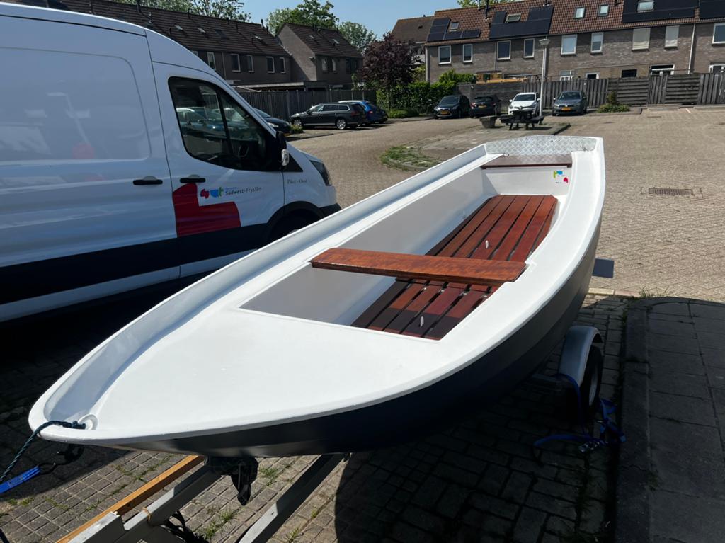 Polyester Schippersvlet 4,5m met 5pk motor en trailer, Watersport en Boten, Ophalen, Gebruikt, Vlet, Antifouling