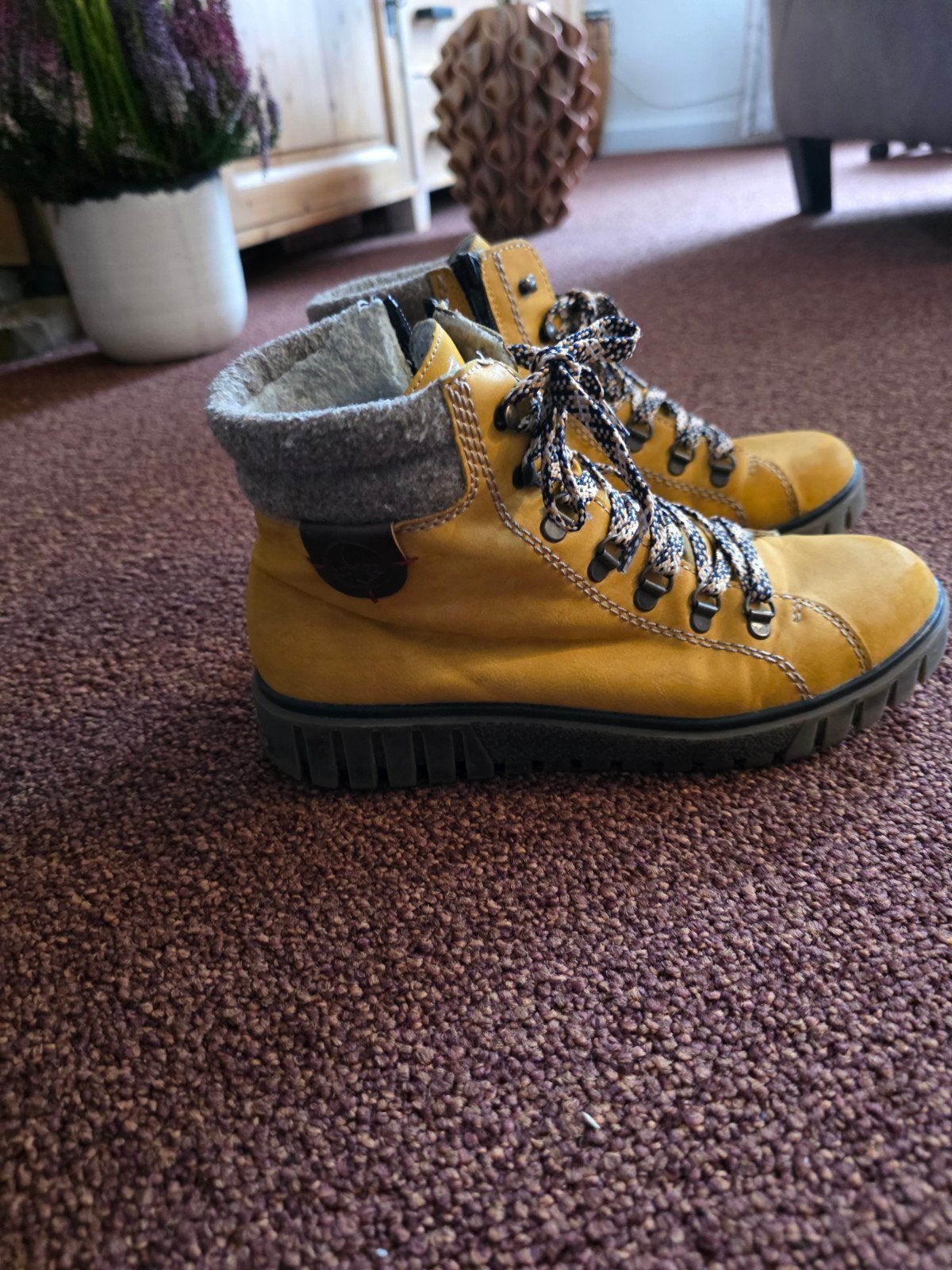 Rieker Gele veterboots. Maat 40 - Zo goed als nieuw, Geel, Lage of Enkellaarzen, Ophalen of Verzenden, Zo goed als nieuw