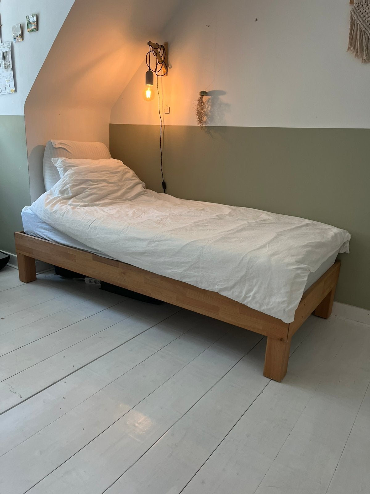 Bed 90x200 cm met elektrische lattenbodem, Huis en Inrichting, Slaapkamer | Bedden, 90 cm, Eenpersoons, Ophalen of Verzenden, Zo goed als nieuw
