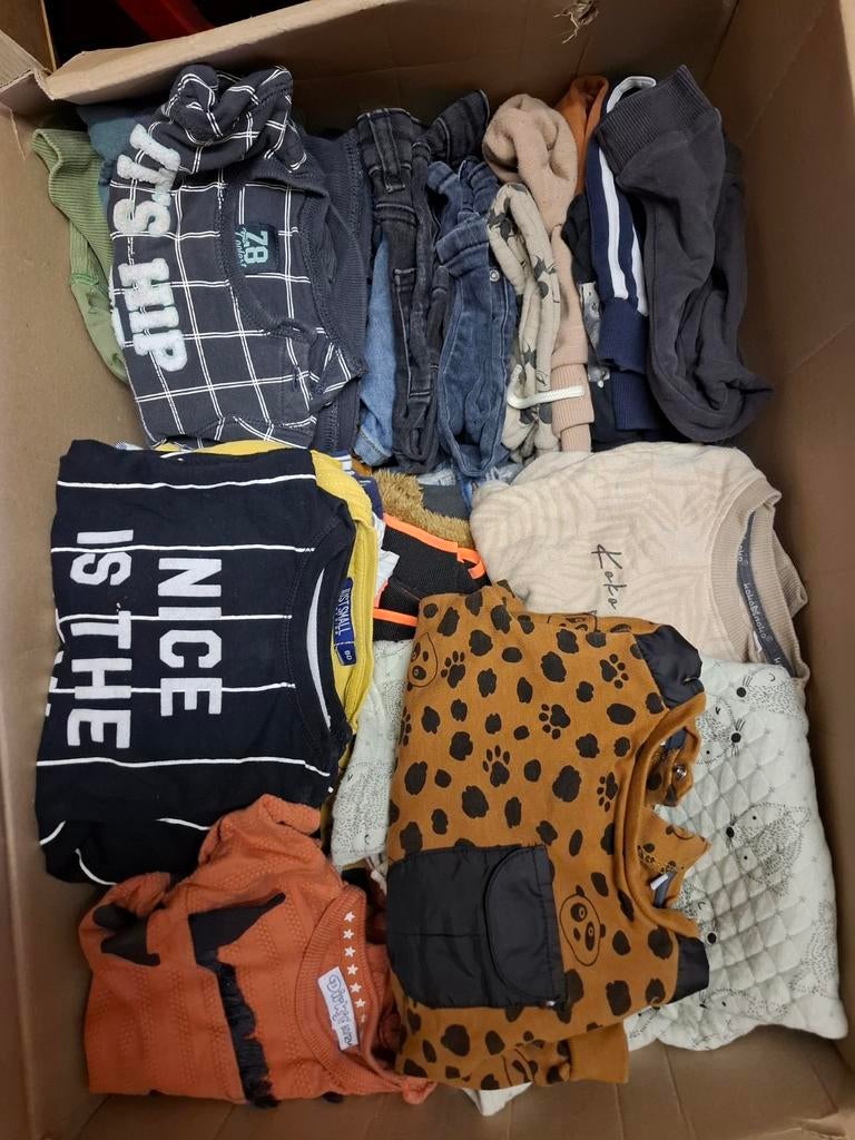 Grote doos jongenskleding maat 74/80 - diverse merken, Kinderen en Baby's, Babykleding | Baby-kledingpakketten, Ophalen of Verzenden