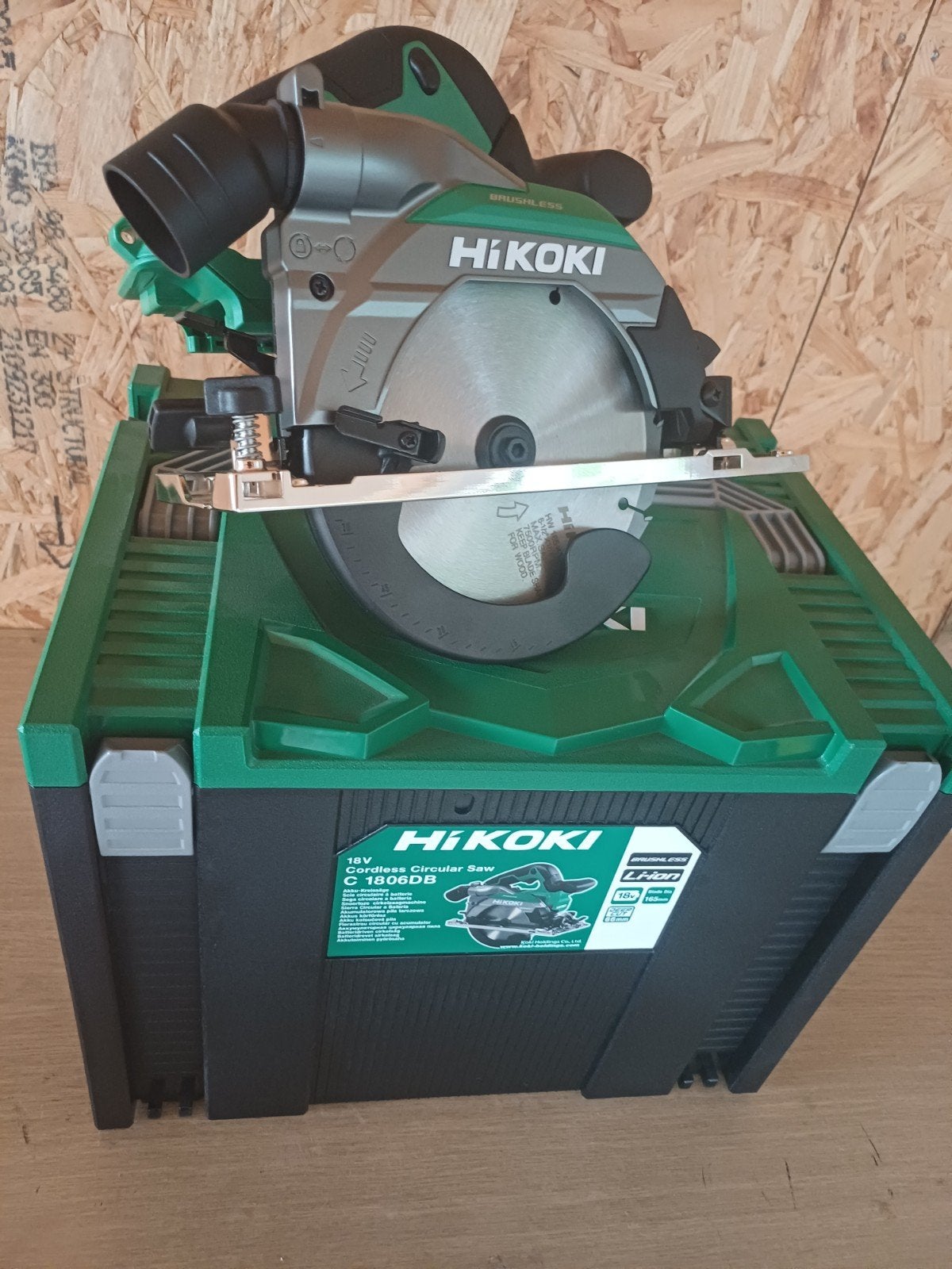 Hikoki Accu Cirkelzaag C1806DB nieuw, Ophalen, Cirkelzaag, 70 mm of meer, Zo goed als nieuw