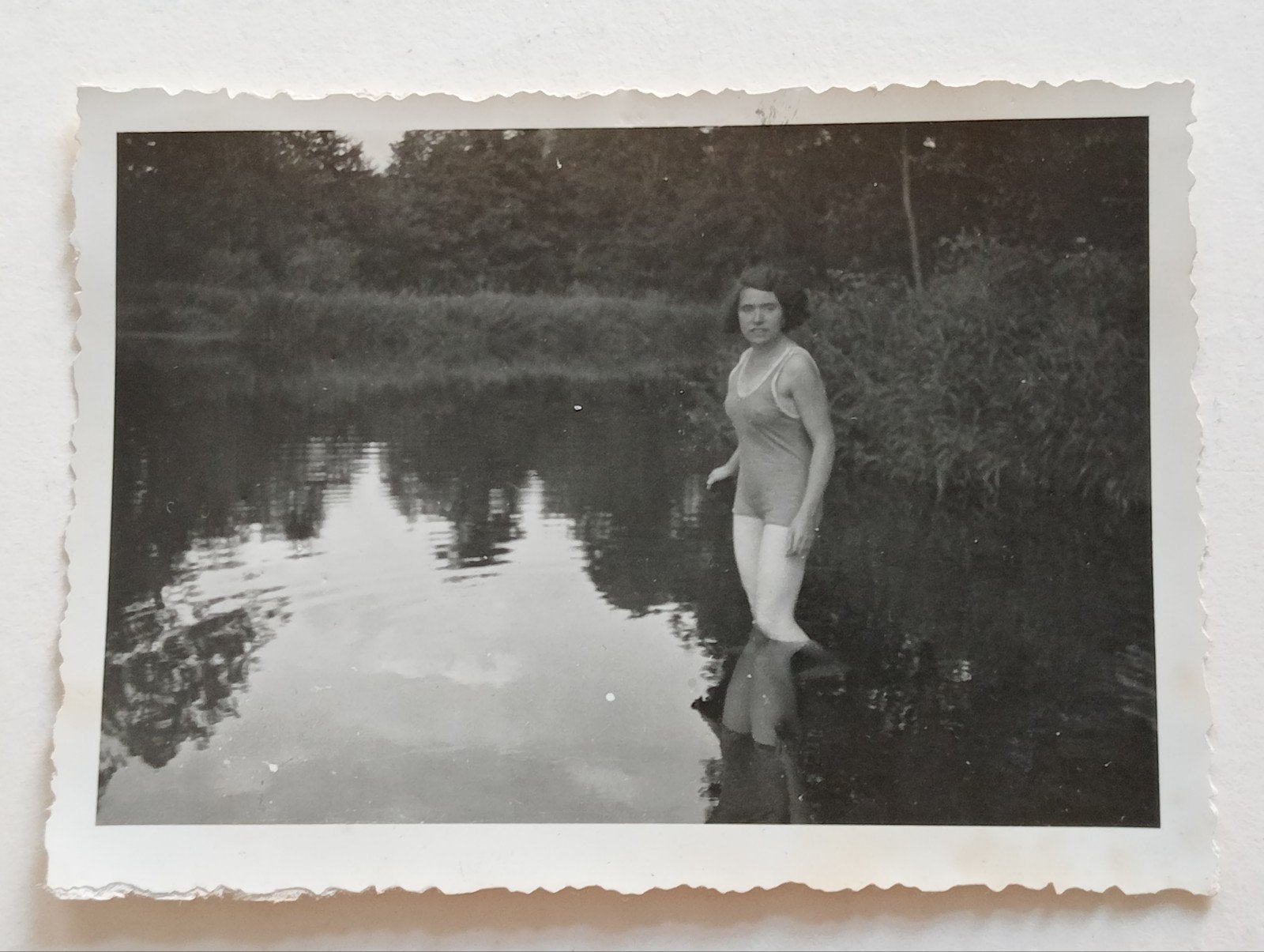 Vrouw in badpak Frankrijk september 1933, Verzamelen, Ophalen of Verzenden, Voor 1940, Gebruikt, Overige onderwerpen