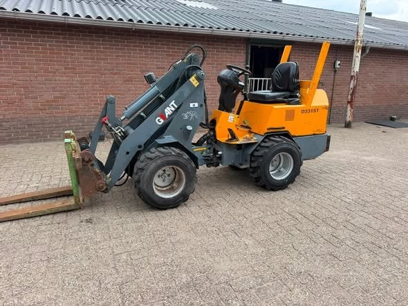 Giant D331 ST Shovel Loader (bj 2007), Wiellader of Shovel
