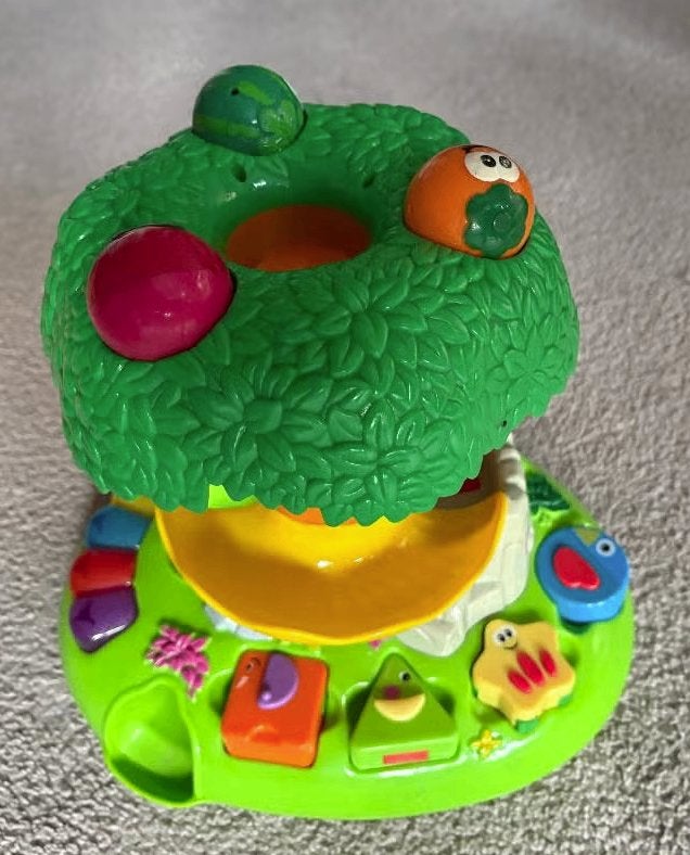 Speelgoedboom met 3 ballen met geluid; Kiddieland, Kinderen en Baby's, Ophalen of Verzenden, Zo goed als nieuw, Ontdekken, Met geluid