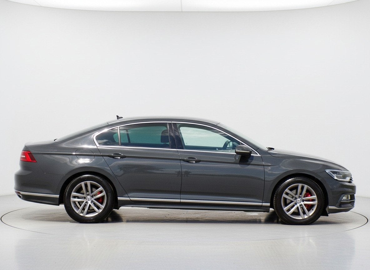 Volkswagen Passat 1.4 TSI Highline Business R|LED|ACC|DSG|BT, 125 pk, Gebruikt, 4 cilinders, Origineel Nederlands