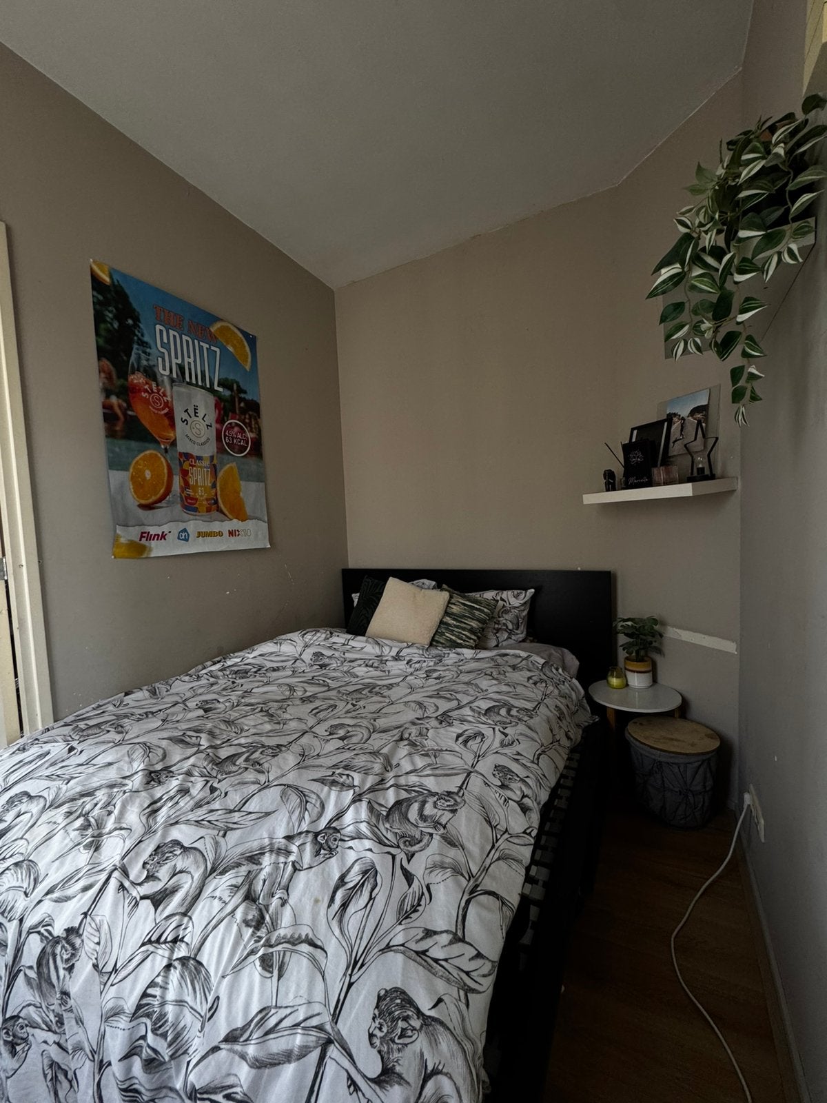 Tweepersoons bed met opberglades