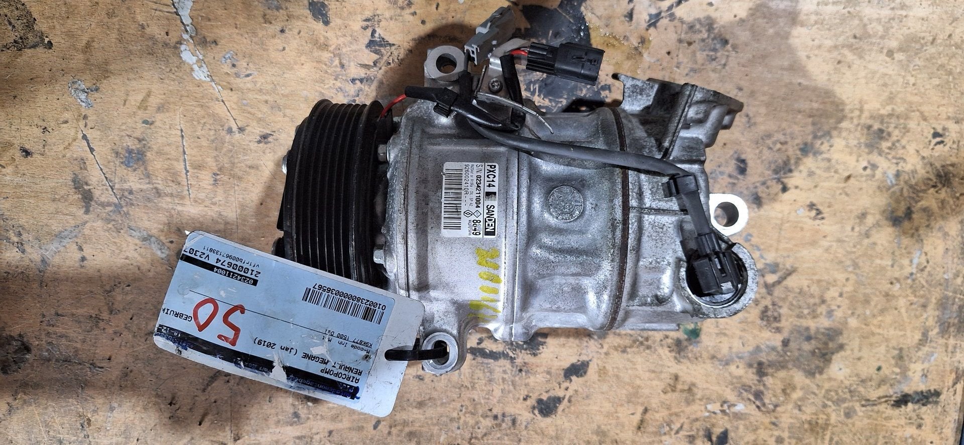 Aircopomp sanden 8849 Renault Megane IV ('16-'20) 926002410r, Gebruikt, -, -, Ophalen of Verzenden