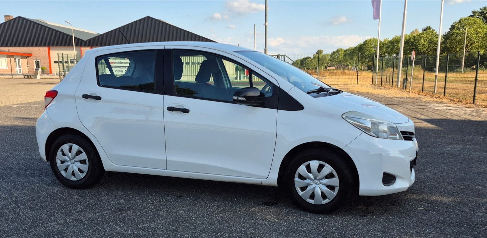 Toyota Yaris 1.0 Vvt-i 5-DRS 2013 Wit, Auto's, Wit, Origineel Nederlands, Handgeschakeld, Particulier