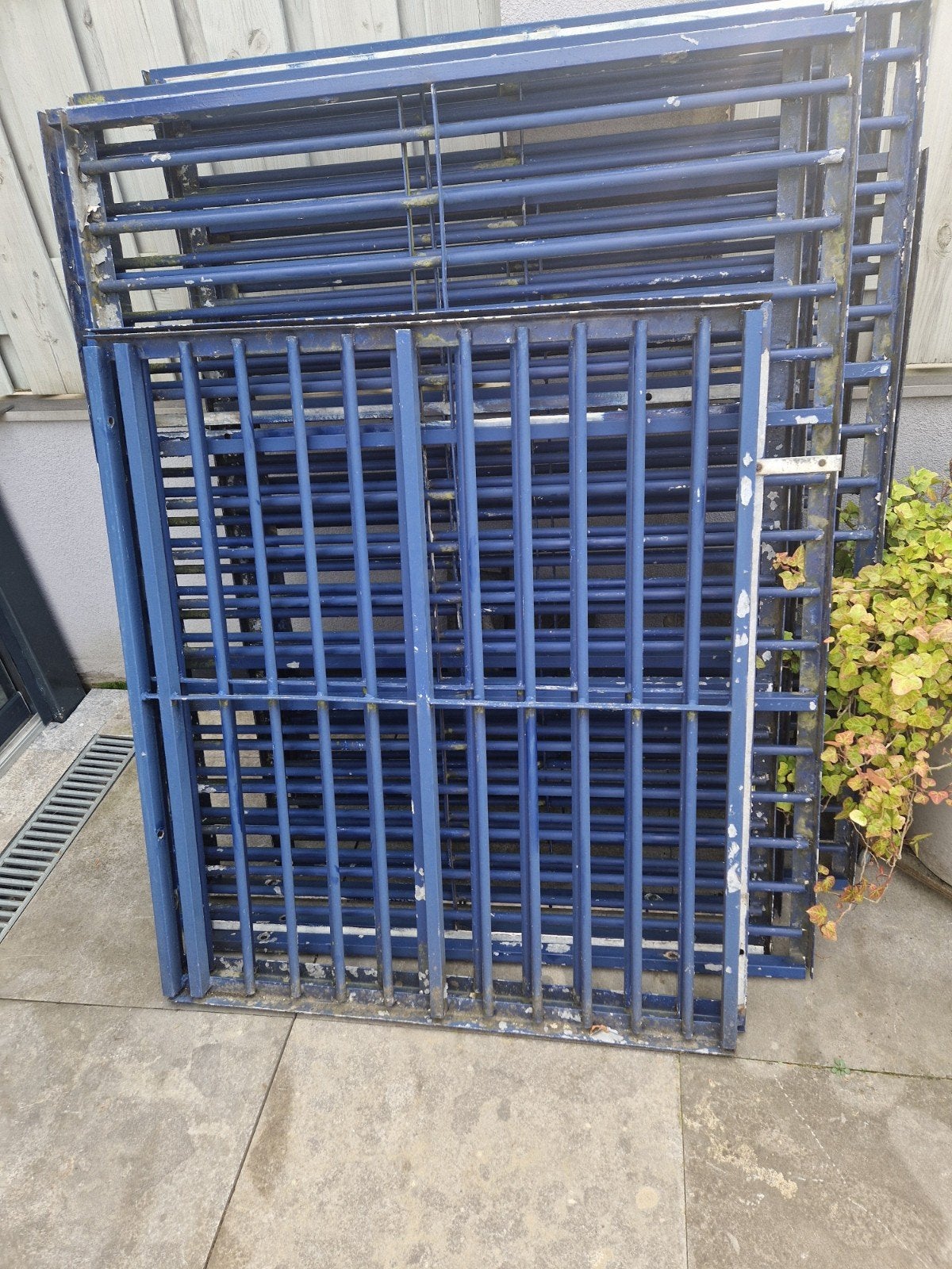 Gebruikt blauw spijlenhekwerk - diverse panelen, Ophalen, Gebruikt, IJzer, Spijlenhekwerk