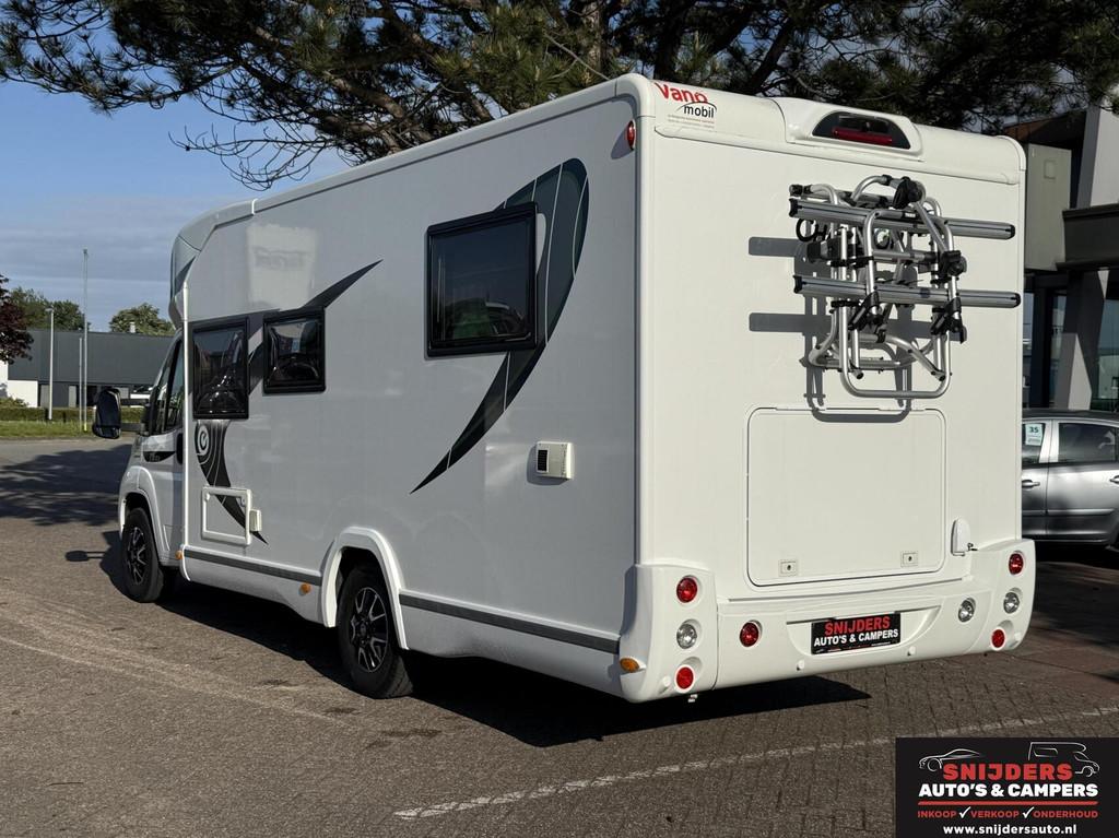Chausson 718 XLB Queensbed en Hefbed, Achteruitrijcamera, 7 tot 8 meter, Half-integraal, Navigatie