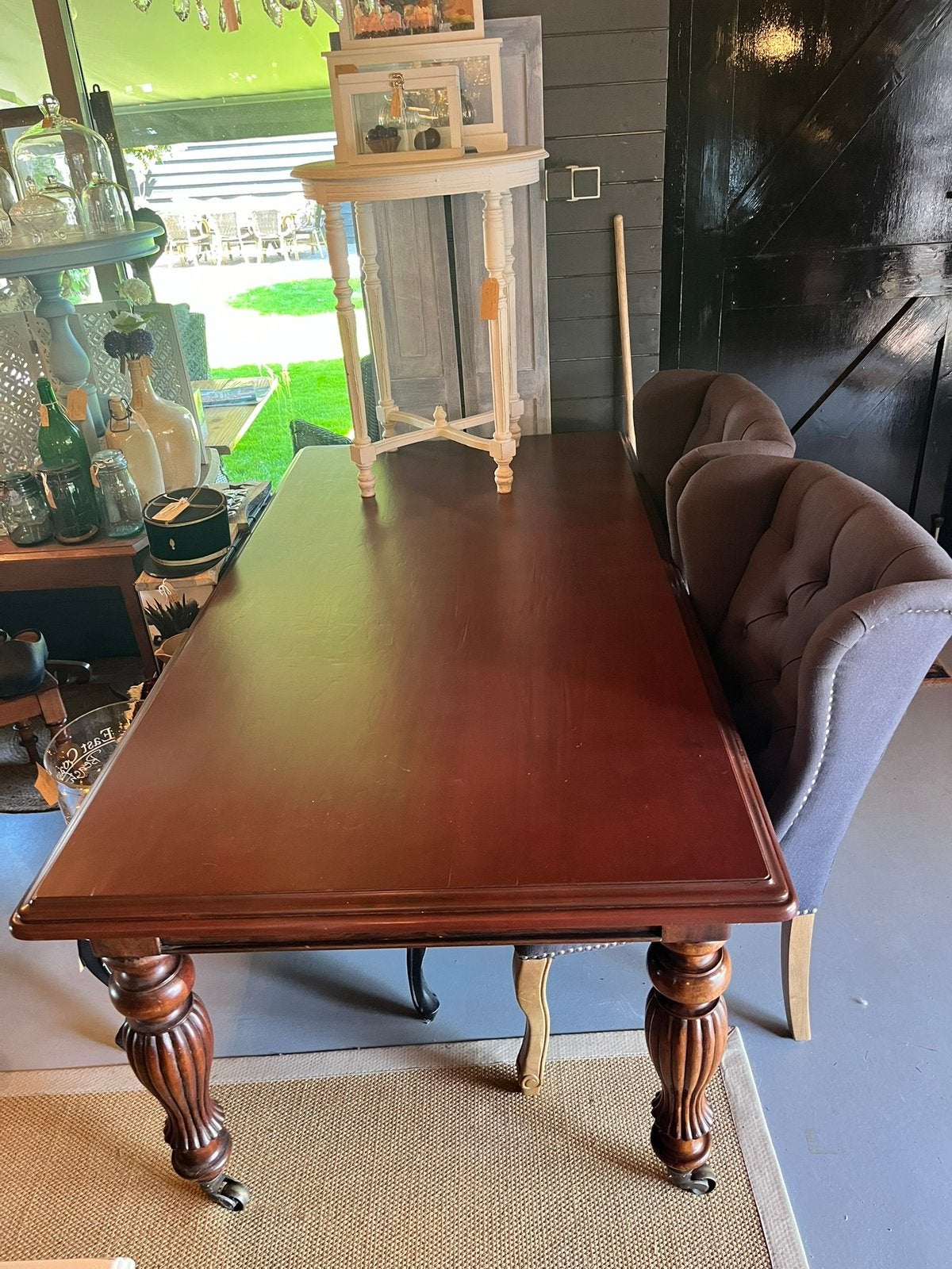 Mahoniehouten eettafel kooeren wieltjes, Antiek en Kunst, Ophalen