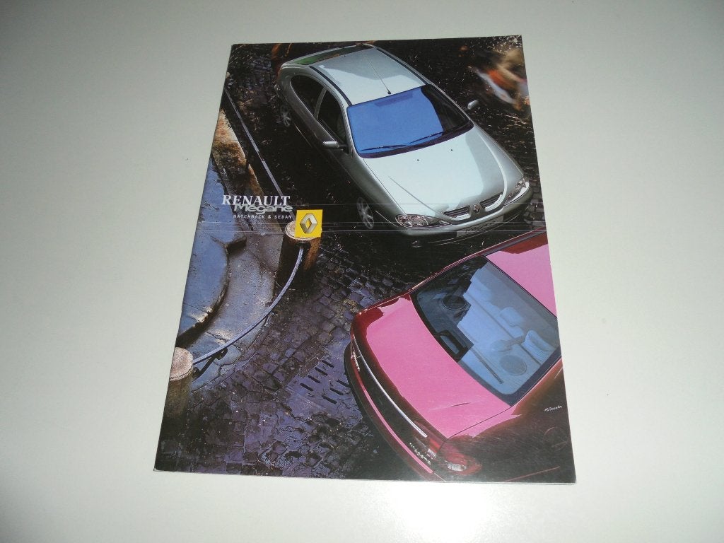 brochure Renault Megane Hatchback en Sedan  2001, Ophalen of Verzenden, Nieuw, Renault