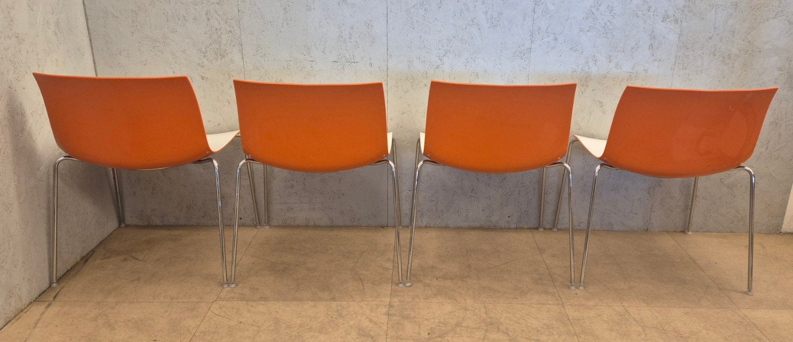 4x Arper design stoelen oranje/wit, Huis en Inrichting, Ophalen, Kunststof, Gebruikt, Overige kleuren