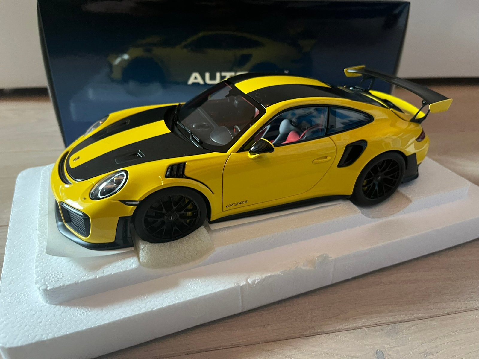 Porsche 911 (991.2) GT2 RS weissach yellow Autoart 1:18, Ophalen of Verzenden, Nieuw, Autoart