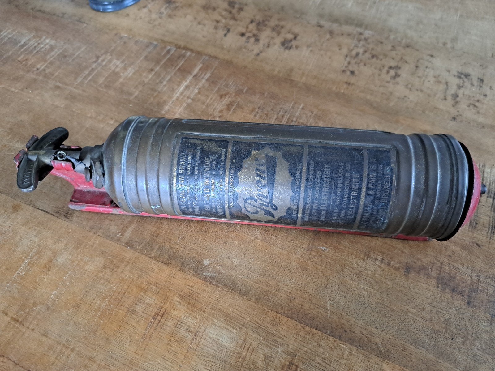 Brandblusser met houder muur bevestiging, Antiek en Kunst, Ophalen of Verzenden