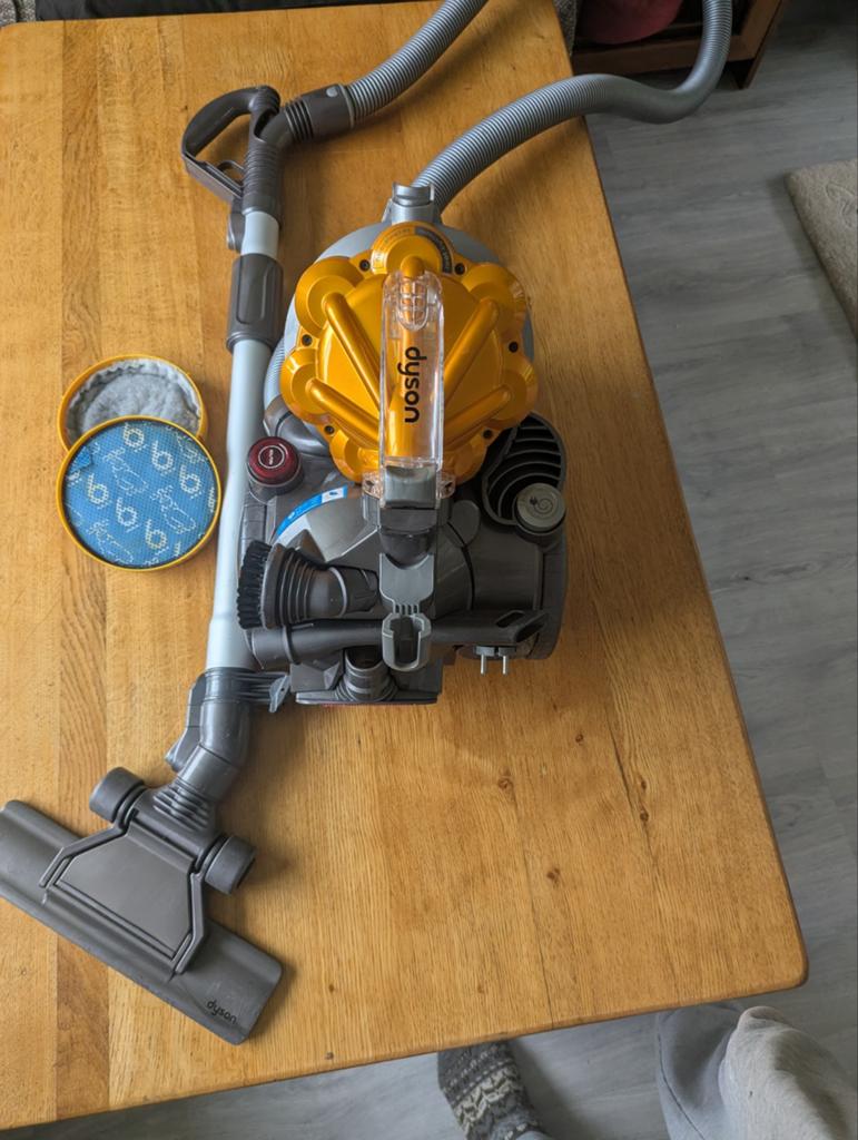 Dyson DC19 Cylinder stofzuiger - Nette staat, goed werkend, Witgoed en Apparatuur, Stofzuigers, Gebruikt, Sledestofzuiger, Dyson