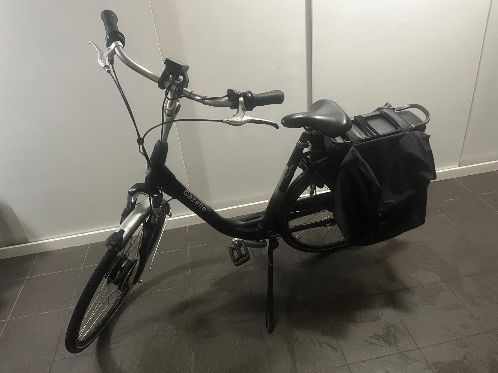 Gazelle elektrische fiets met lage instap en fietstassen, Ophalen, Gebruikt, 51 tot 55 cm, 50 km per accu of meer