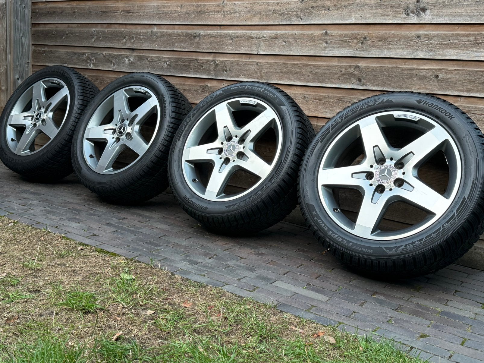 Orig Mercedes-Benz GLA AMG 18 inch velgen + winterbanden, 18 inch, Gebruikt, Banden en Velgen, 235 mm