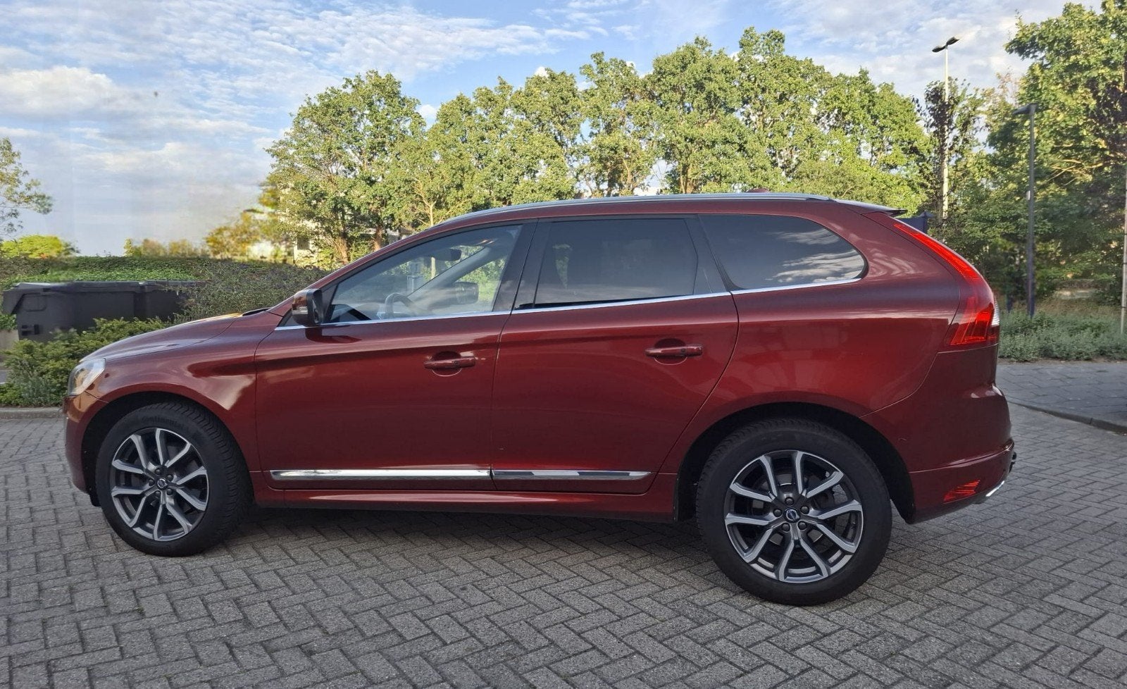 Volvo XC60 2.0 T5 AUT 2016 Rood, 15 km/l, 4 cilinders, 1969 cc, XC60