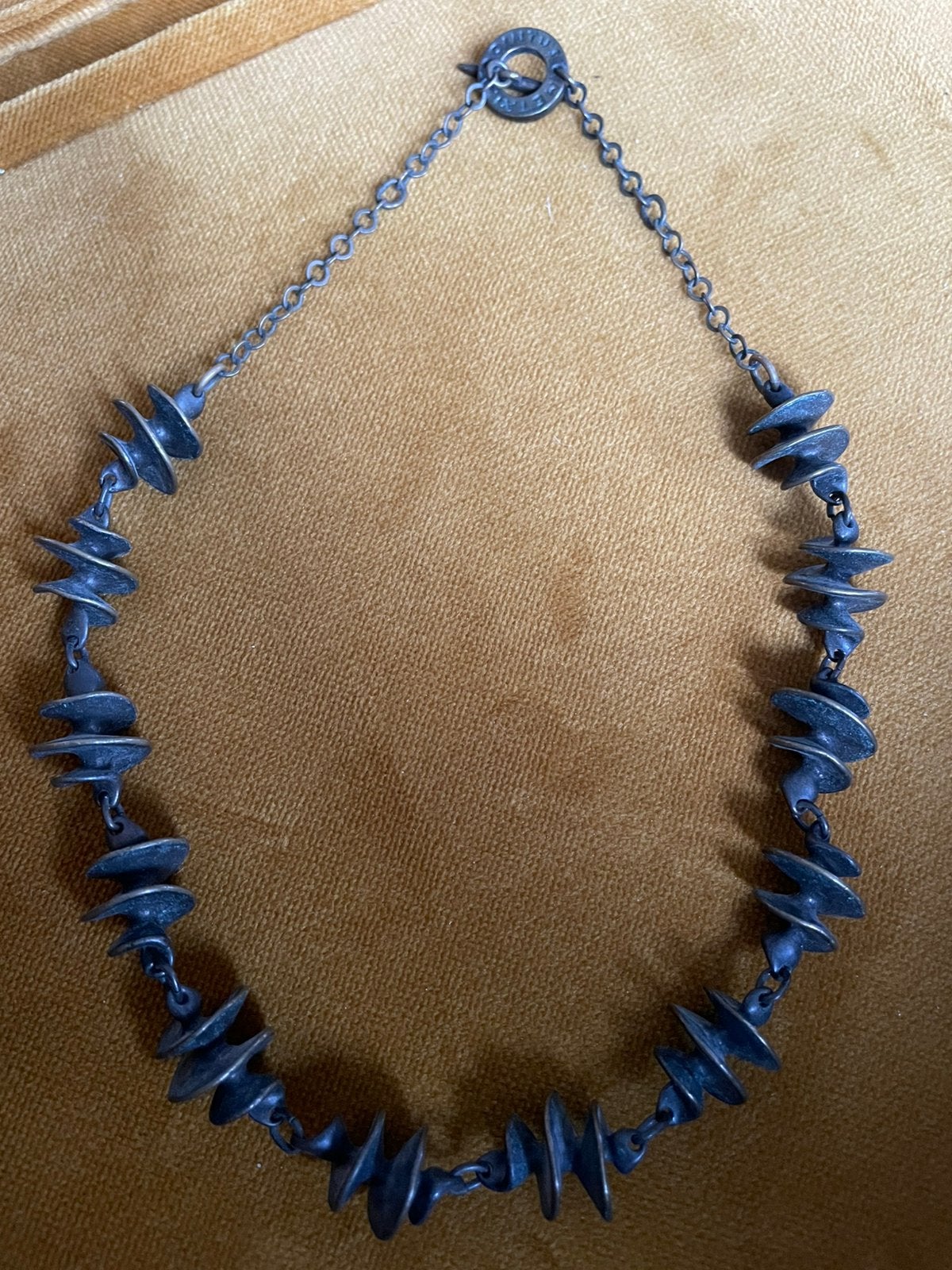 Vintage designer ketting van Metal pointu’s paris, Ophalen, Gebruikt, Bruin, Overige materialen