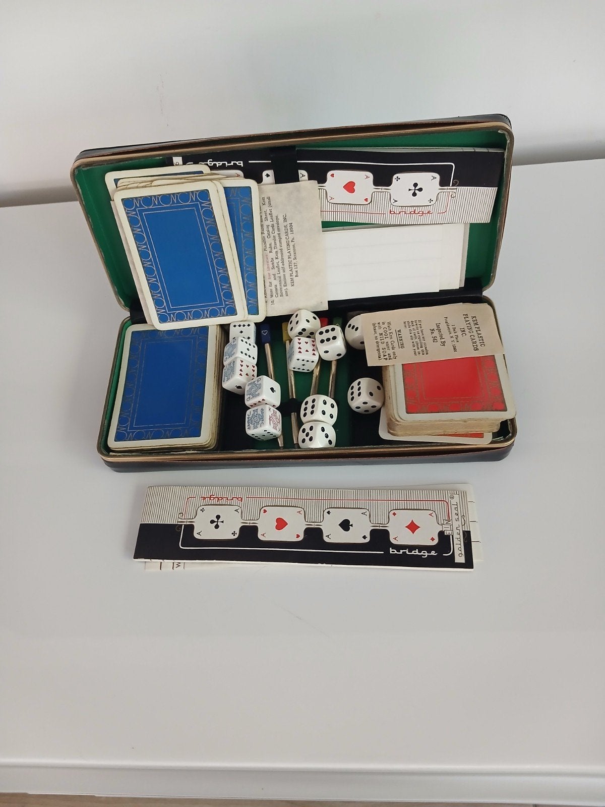 Vintage Bridge Pokerset met Dobbelstenen, Hobby en Vrije tijd, Drie of vier spelers, Ophalen of Verzenden, Gebruikt, KEM Plastic Playing Cards Inc.
