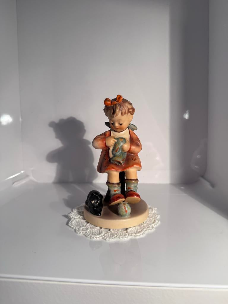 Goebel Hummel Moeder Helper Beeldje #133, Ophalen of Verzenden