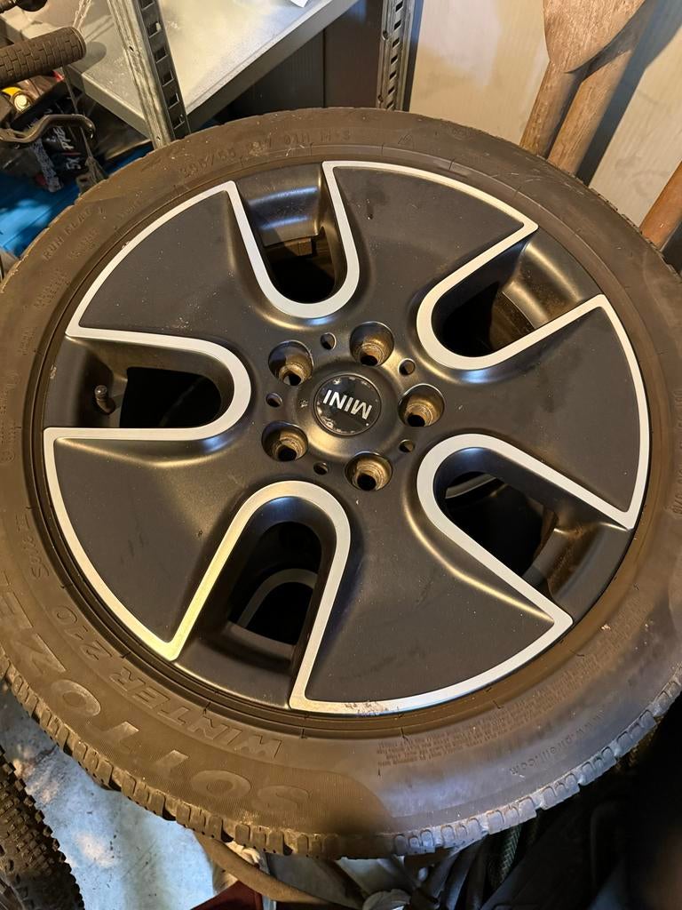Mini 4x Velgen + Pirelli 205-55 Runflat 17 inch, Auto-onderdelen, Banden en Velgen, Gebruikt, 255 mm, Banden en Velgen, 17 inch
