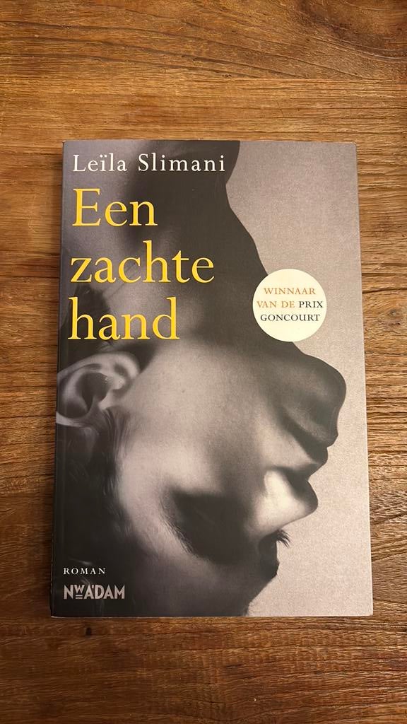 Leïla Slimani - Een zachte hand, Ophalen of Verzenden, Gelezen, Leïla Slimani