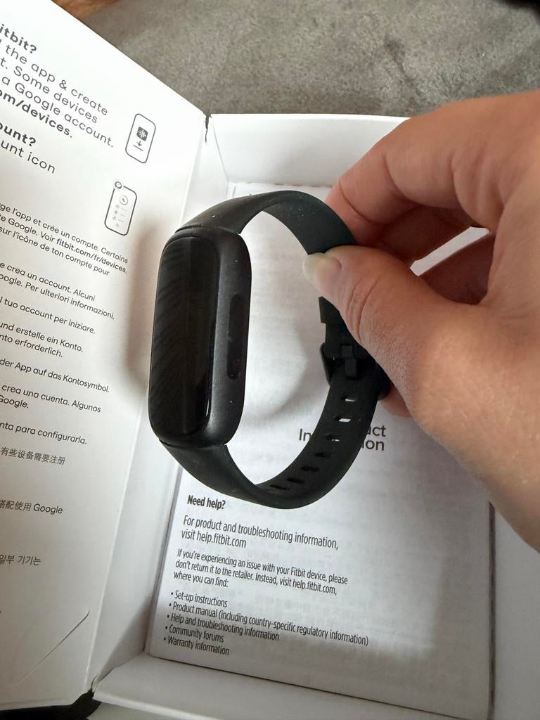 Fitbit Smartwatch - NIEUW!, Zwart, Nieuw, Ophalen of Verzenden, Waterdicht