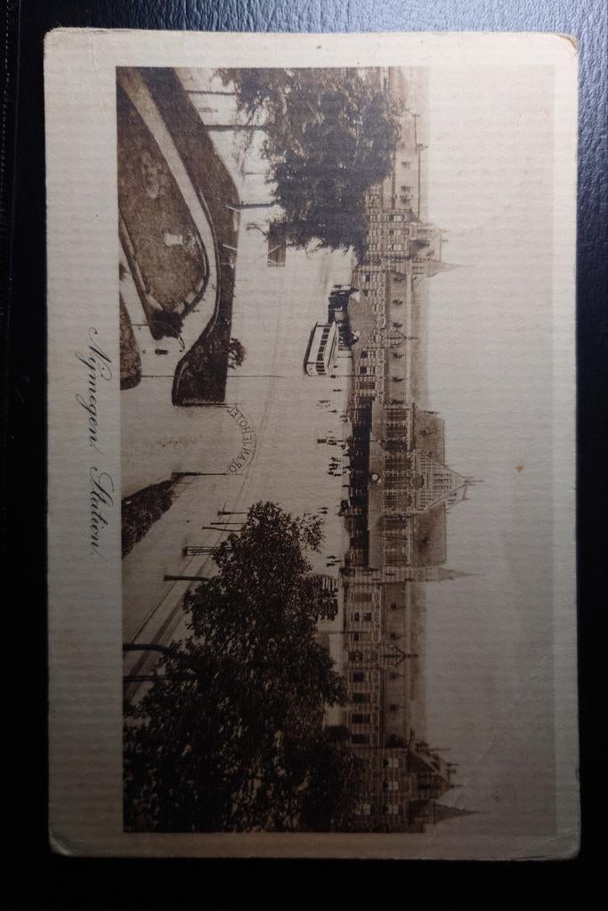 Oude gelopen kaart Nijmegen station met postzegel uit 1915, Ophalen of Verzenden, Voor 1920, Gelopen