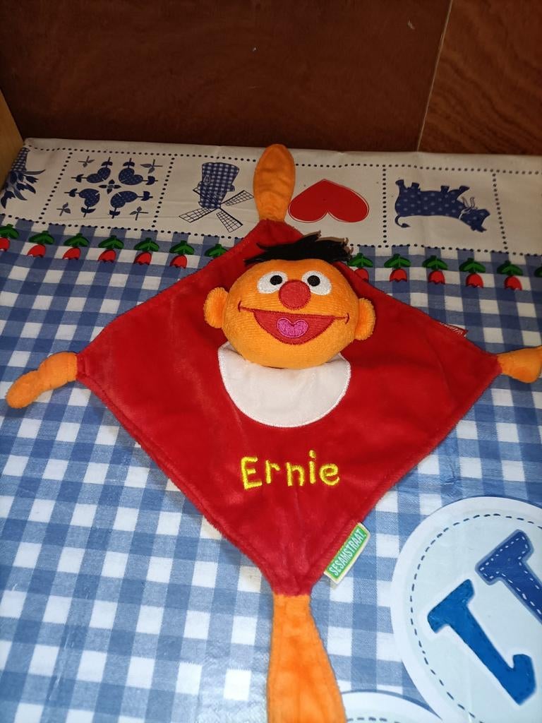 Ernie knuffeldoekje Sesamstraat, Ophalen of Verzenden, Zo goed als nieuw, Overige typen