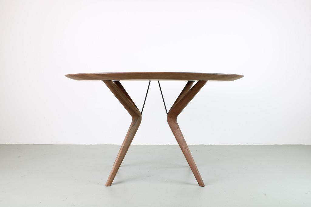 Artisan Lakri tafel rond, Europees walnoot, meerdere maten, Ophalen, Rond, Nieuw, Vijf personen of meer