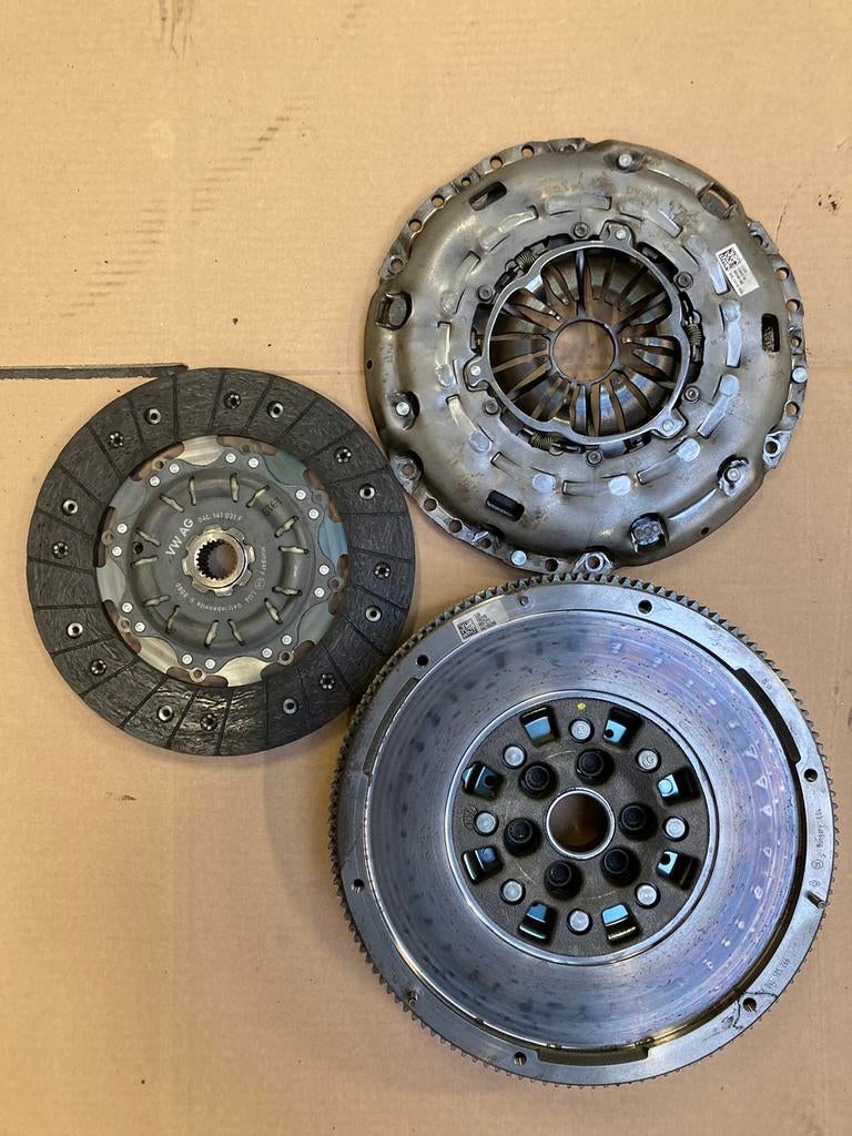 Vliegwiel 2.0TDI 04L105266 plaat 04L141031F drukg 04L141015Q, Auto-onderdelen, Ophalen of Verzenden, Gebruikt, Audi