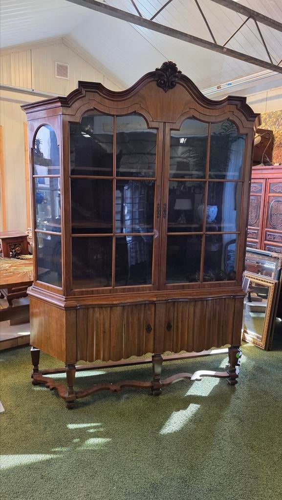 Cuba mahonie 19e eeuws kruispoot vitrine kabinet