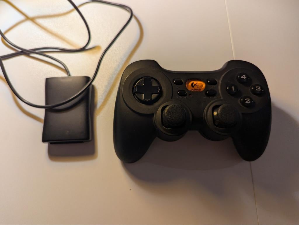 Logitech cordless rumblepack 2 game controller PC, Computers en Software, Joysticks, Ophalen of Verzenden, Gebruikt, Logitech