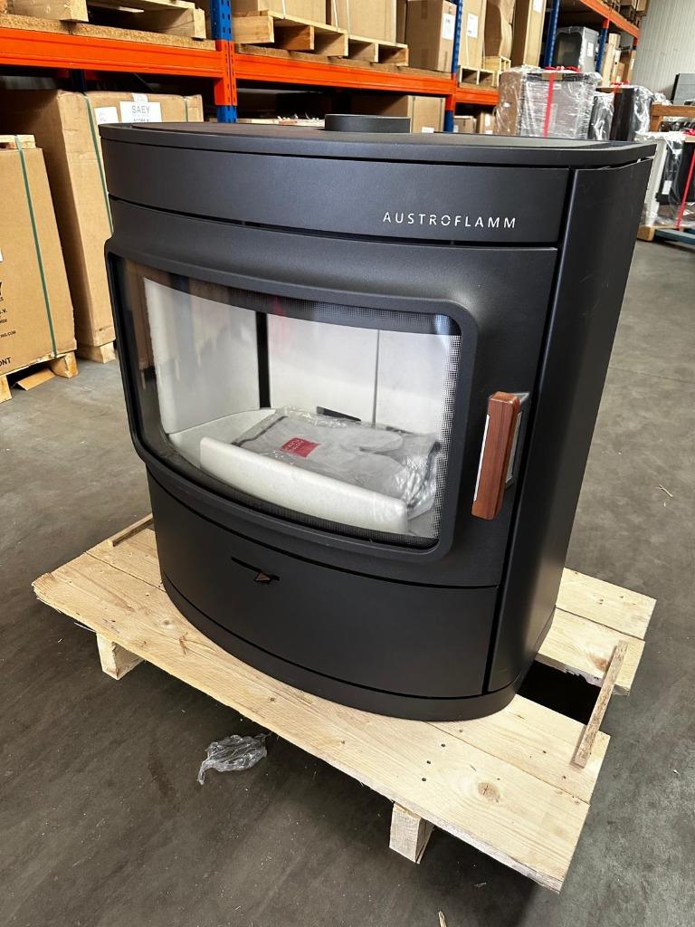 SHOWROOM MODEL AUSTRO FLAMM CODY, Huis en Inrichting, Kachels, Ophalen, Vrijstaand, Hout, Nieuw