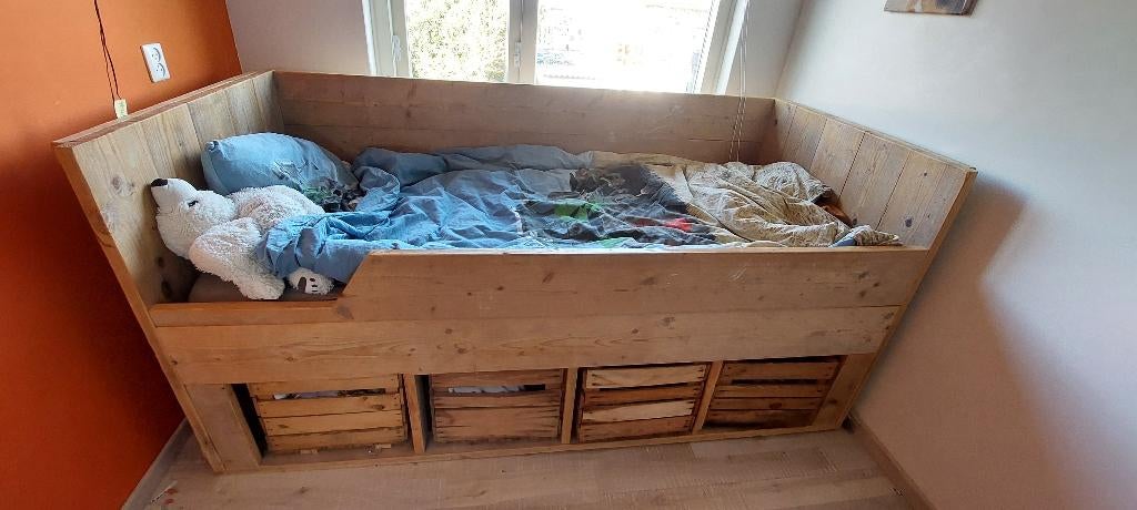 Kajuitbed met fruitkistjes, Ophalen, 85 tot 100 cm, Zo goed als nieuw, Lattenbodem