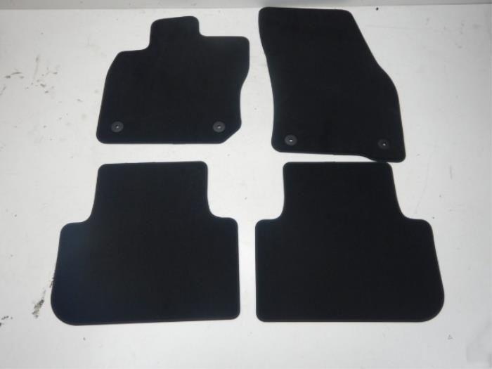 VW Tiguan 571 Mattenset Compleet, Ophalen of Verzenden, Gebruikt