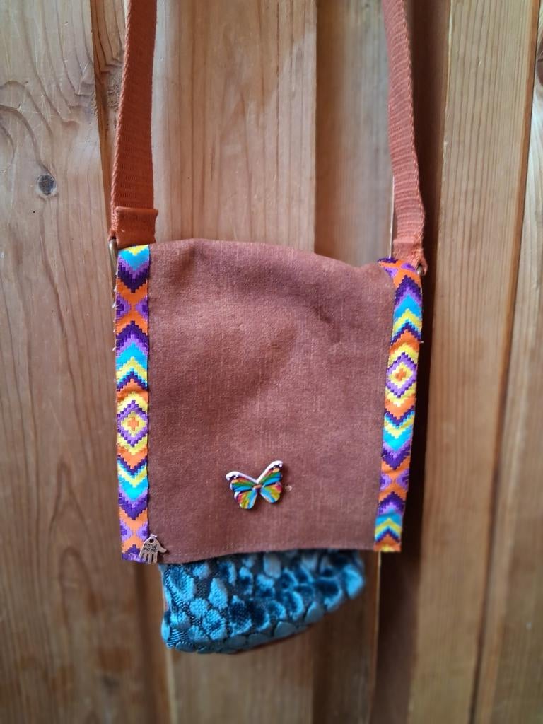Handmade tasje voor telefoon. Recycled. Nieuw en uniek, Ophalen of Verzenden, Nieuw, Overige kleuren